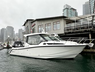 32' Boston Whaler 2021 Yacht For Sale